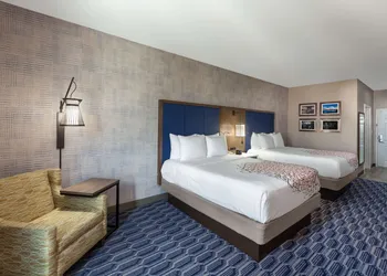 La Quinta Inn & Suites by Wyndham Houston Channelview hotel thumbnail 7
