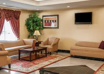 Comfort Suites near Indianapolis Airport hotel thumbnail 2
