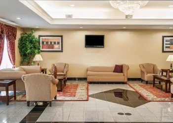 Comfort Suites near Indianapolis Airport hotel thumbnail 5