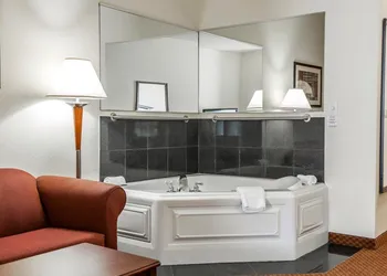 Comfort Suites near Indianapolis Airport hotel thumbnail 7