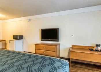 Econo Lodge Gastonia North hotel thumbnail 8
