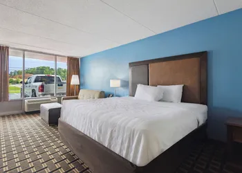 Relax inn by OYO Greeneville Near Hwy US-321 hotel thumbnail 8