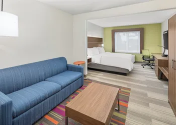 Holiday Inn Express & Suites Palm Bay by IHG hotel thumbnail 3