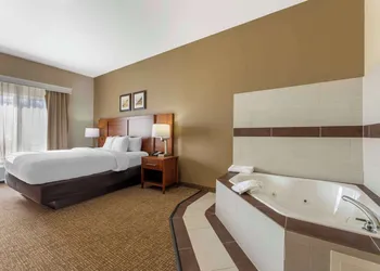 Comfort Inn & Suites Porter near Indiana Dunes hotel thumbnail 4