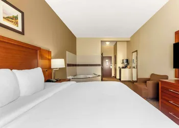 Comfort Inn & Suites Porter near Indiana Dunes hotel thumbnail 5