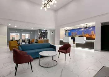 La Quinta Inn & Suites by Wyndham Ft. Worth - Burleson hotel thumbnail 2