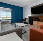 La Quinta Inn & Suites by Wyndham Ft. Worth - Burleson hotel detail image 4