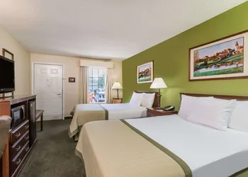 Baymont by Wyndham Waycross hotel thumbnail 5