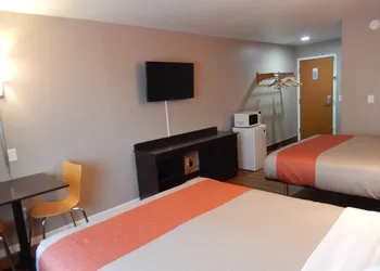 Motel 6 Rossford, OH hotel thumbnail 7