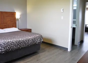 Moonlight Inn and Suites hotel thumbnail 8