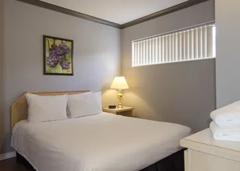 Tiki Shores Inn & Suites hotel thumbnail 4