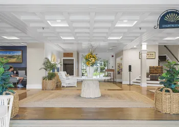 Nantucket Inn hotel thumbnail 3