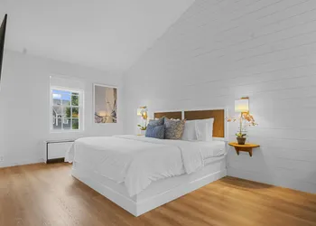 Nantucket Inn hotel thumbnail 8