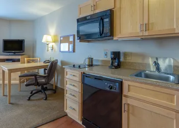 Candlewood Suites Minot by IHG hotel thumbnail 3