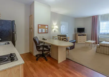 Candlewood Suites Minot by IHG hotel thumbnail 4