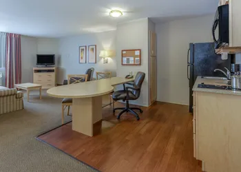 Candlewood Suites Minot by IHG hotel thumbnail 5