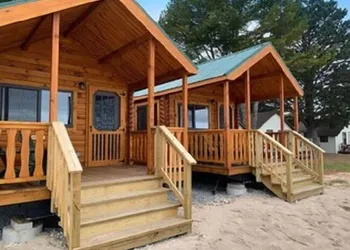 Waterfront Inn - Mackinaw City hotel thumbnail 7