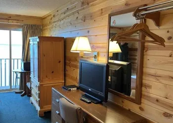 Waterfront Inn - Mackinaw City hotel thumbnail 8