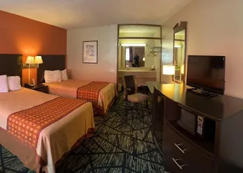 Travelerslodge Motel hotel thumbnail 7