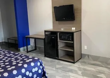 Airway Inn - IAH Airport hotel thumbnail 3