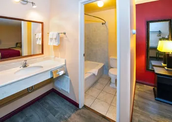 Econo Lodge Edson hotel thumbnail 8