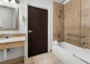 Comfort Inn & Suites Augusta West Near Fort Gordon hotel thumbnail 8