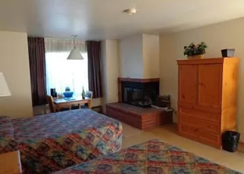 Pacific Gardens Inn hotel thumbnail 5