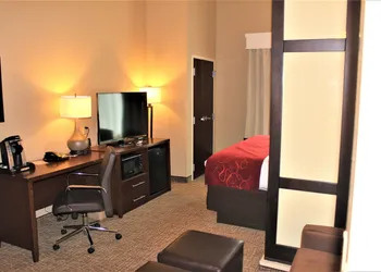 Comfort Suites Huntersville near Lake Norman hotel thumbnail 8