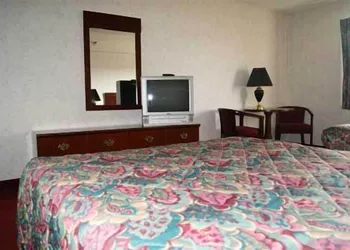 Rodeway Inn Syracuse Carrier Circle hotel thumbnail 6