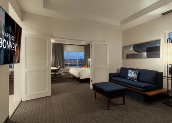 Courtyard by Marriott Houston Kemah hotel thumbnail 8