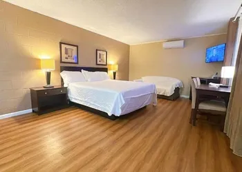 Royal Inn & Suites hotel thumbnail 3