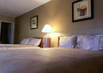 Royal Inn & Suites hotel thumbnail 7