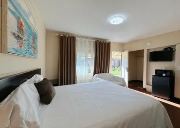 Royal Inn & Suites hotel thumbnail 8