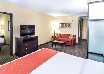 Holiday Inn Express & Suites Elkton - University Area by IHG hotel thumbnail 3