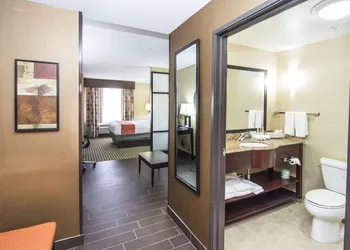 Holiday Inn Express & Suites Elkton - University Area by IHG hotel thumbnail 5