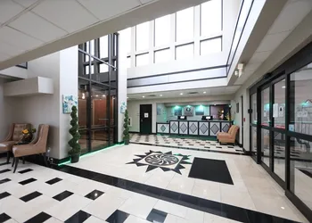 Quality Inn & Suites hotel thumbnail 3