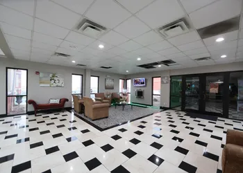 Quality Inn & Suites hotel thumbnail 4