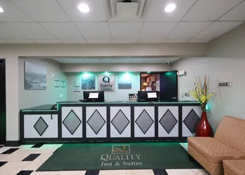 Quality Inn & Suites hotel thumbnail 5