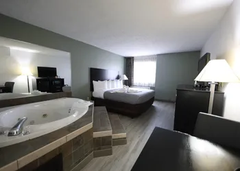 Quality Inn & Suites hotel thumbnail 6