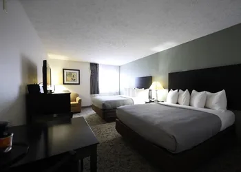 Quality Inn & Suites hotel thumbnail 8