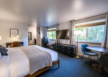 Riverhouse by Weekender (Formerly Jack Daniels Inn) hotel thumbnail 6