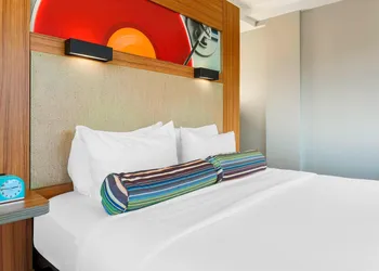 Aloft Harlem hotel thumbnail 4