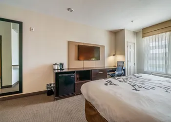 Rest Well Inn & Suites hotel thumbnail 5