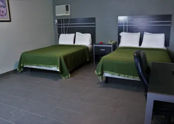 Deluxe Inn Motel hotel thumbnail 5