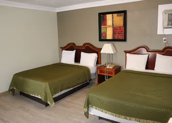 Deluxe Inn Motel hotel thumbnail 6