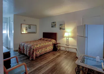 Beach and Town Motel hotel thumbnail 5