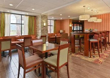 Hampton Inn Muscatine hotel thumbnail 3