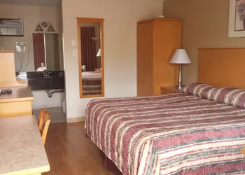 Canadas Best Value Inn & Suites Vernon hotel thumbnail 7