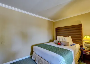 Traveler's Inn hotel thumbnail 2