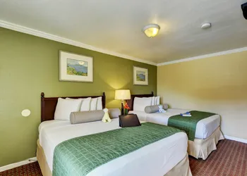 Traveler's Inn hotel thumbnail 3